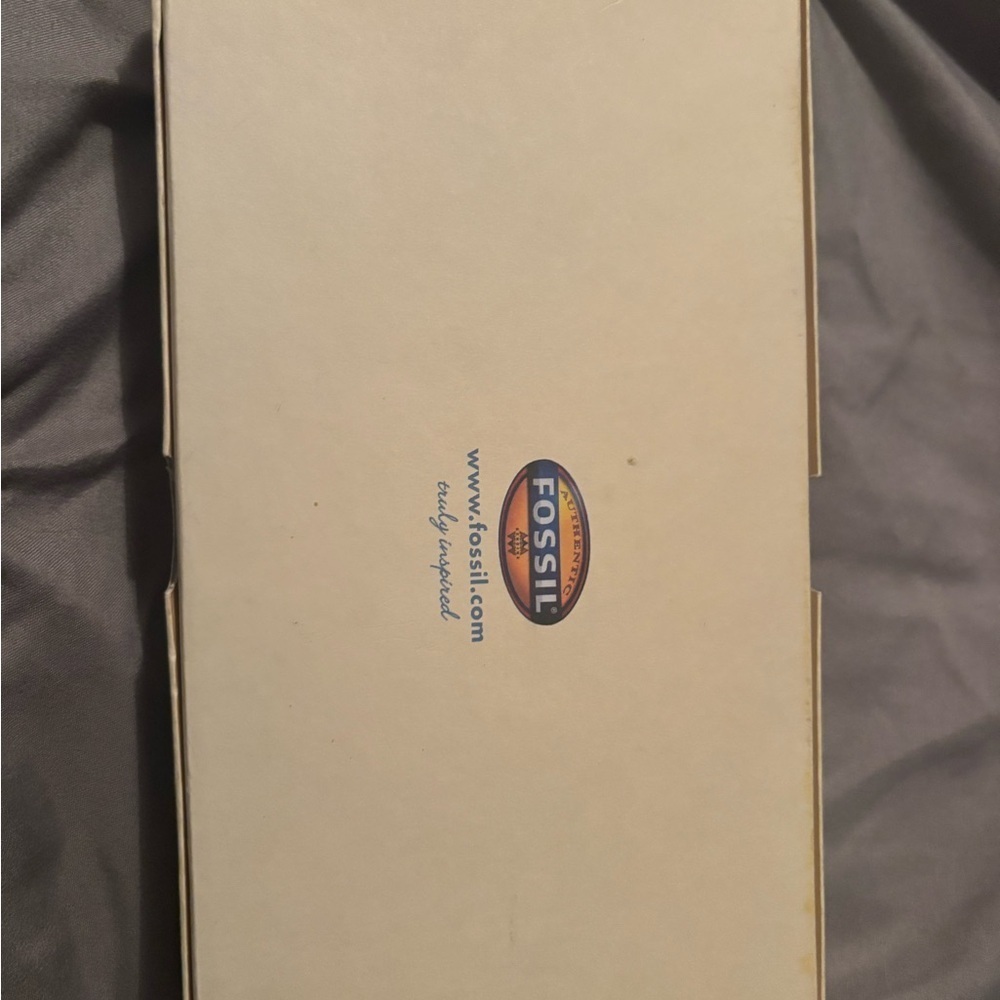 Fossil Brown Leather Wallet with Elegant Wave Design - Picture 10 of 10